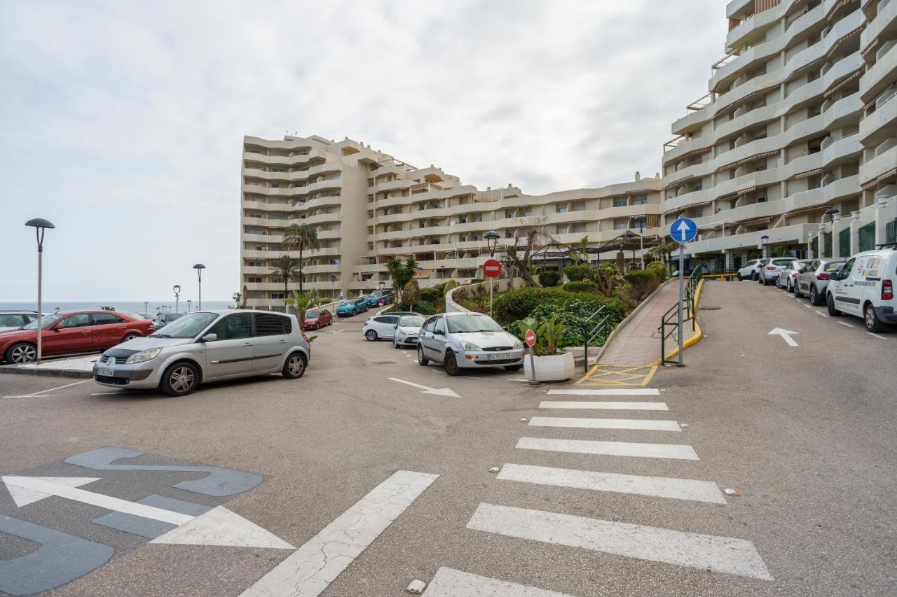 Seaview Beachfront Studio With Aqua Park & Balcony Benalmádena Quarto foto